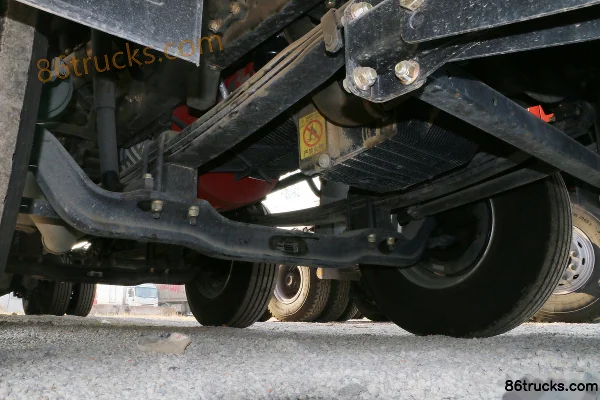 Foton Auman GTL 6 Series Heavy Truck 400hp 8X4(12 wheels) 9.6m Van Truck Chassis (1) | 86Trucks