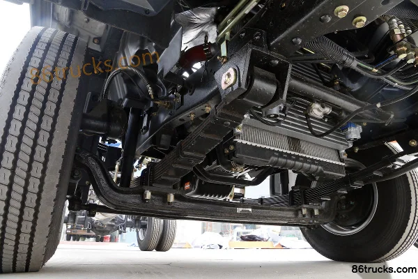 Jinbei Yunying 108 hp 4X2(6 wheels) 3.1m Double Row Van Light Truck Chassis (1) | 86Trucks