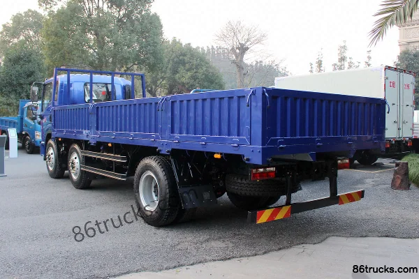 Feidi V6 Series 200 hp 6X2(8 wheels) 6.8m Flatbed Cargo Truck Exterior (3) | 86Trucks