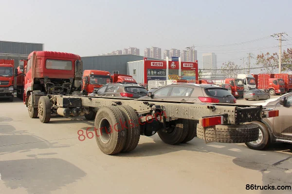 Dongfeng Commercial Vehicle Tianlong Heavy Truck 245 hp 6X2(8 wheels) 9.6m Stake Cargo Truck Exterior (3) | 86Trucks