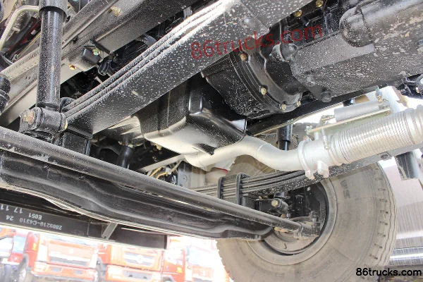 Dongfeng Commercial Vehicle Tianlong Heavy Truck 245 hp 6X2(8 wheels) 9.6m Stake Cargo Truck Chassis (3) | 86Trucks