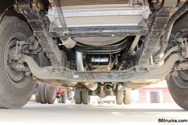 Dongfeng Commercial Vehicle Tianjin Medium Truck 180 hp 4X2(6 wheels) 6.75m Van Cargo Truck Chassis (2) | 86Trucks