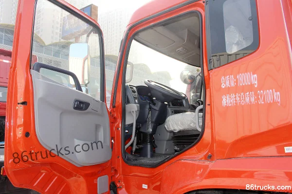 Dongfeng Commercial Vehicle Tianjin medium truck 270 hp 4X2(6 wheels) tractor truck Cab (1) | 86Trucks