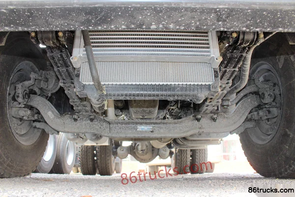 Dongfeng Commercial Vehicle Tianjin medium truck 270 hp 4X2(6 wheels) tractor truck Chassis (3) | 86Trucks