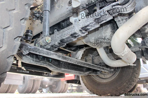 Dongfeng Commercial Vehicle Tianjin medium truck 270 hp 4X2(6 wheels) tractor truck Chassis (2) | 86Trucks