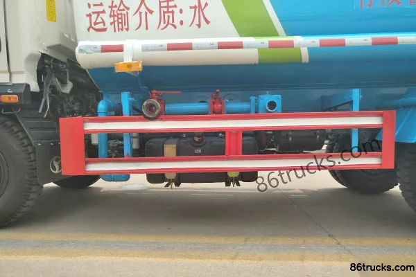 Shifeng Fengchi 87hp 4X2(6 wheels) Water Sprinkler Truck Cab (1) | 86Trucks