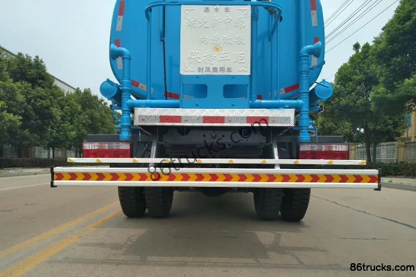 Shifeng Fengchi 143 hp 4X2(6 wheels) Water Sprinkler Truck Cab (3) | 86Trucks