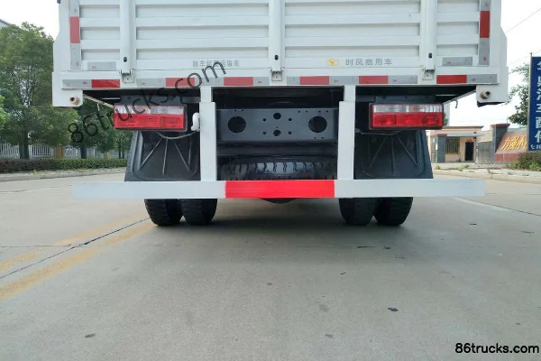 Shifeng Fengchi 4X2(6 wheels) 120hp crane truck Cab (2) | 86Trucks