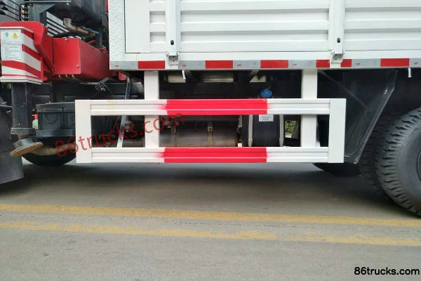 Shifeng Fengchi 4X2(6 wheels) 120hp crane truck Cab (1) | 86Trucks