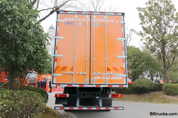 Union Truck E270 Heavy Truck 270 hp 6X2(8 wheels) 9.6m Stake Cargo Truck Exterior (3) | 86Trucks