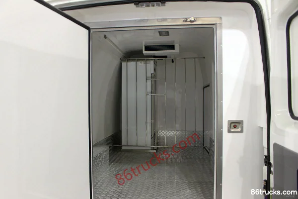 Dongfeng Yufeng 4.5T 4X2(6 wheels) pure electric refrigerated truck Cab (1) | 86Trucks