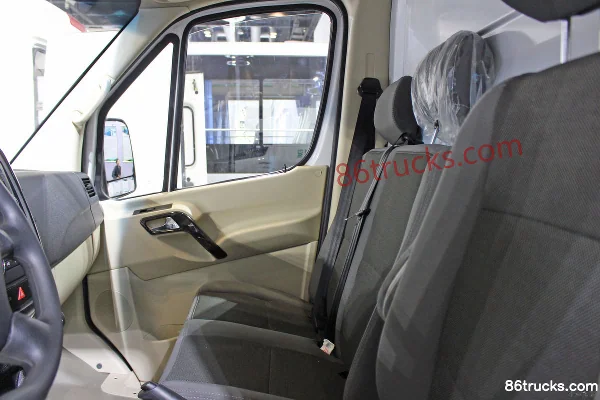 Jiuzhou 4,5 T camion frigorifique électrique 6 m 75 kWh Cabine (3) | 86Trucks
