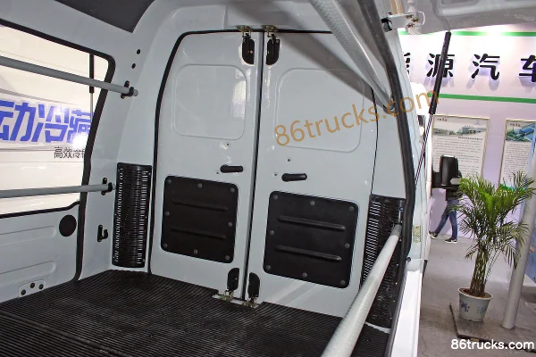 Jiuzhou 3.5T 4.49m Pure Electric Logistics Truck Cab (2) | 86Trucks