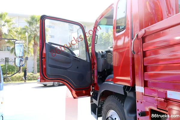 Kama Kaijie M8 Deluxe Edition 150hp 4X2(6 wheels) 4.16m single-row flatbed light truck Cab (1) | 86Trucks