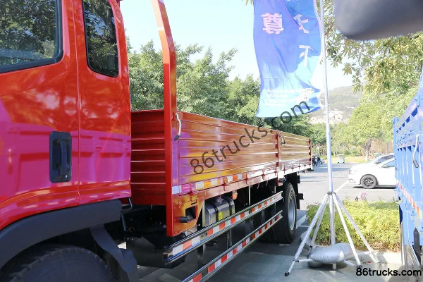 Kama Kaijie M8 Deluxe Edition 150hp 4X2(6 wheels) 4.16m single-row flatbed light truck Body (1) | 86Trucks