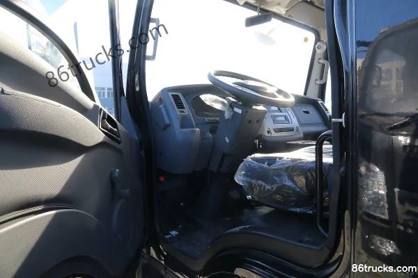 BYD T5 204 hp 4X2(6 wheels) electric self-dumping garbage truck (Hualin) Cab (1) | 86Trucks