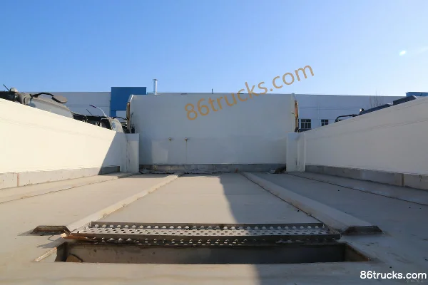 BYD T5 204 hp 4X2(6 wheels) electric self-dumping garbage truck (Hualin) Body (1) | 86Trucks