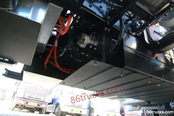 BYD T8 245 hp 4X2(6 wheels) electric hook-lift garbage truck (Hualin) Chassis (2) | 86Trucks