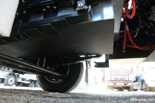 BYD T8 245 hp 4X2(6 wheels) electric hook-lift garbage truck (Hualin) Chassis (1) | 86Trucks