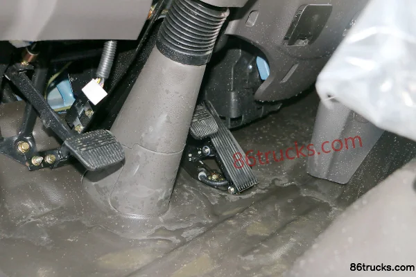 Feidi X3 série 156 ch 4X2(6 roues) 5,26 m camion benne Cabine (3) | 86Trucks