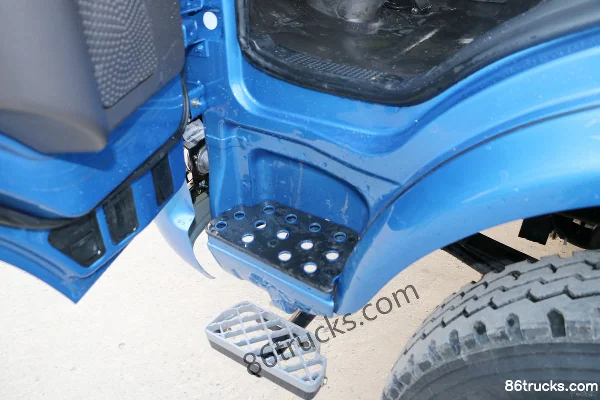 Feidi X3 série 156 ch 4X2(6 roues) 5,26 m camion benne Cabine (2) | 86Trucks