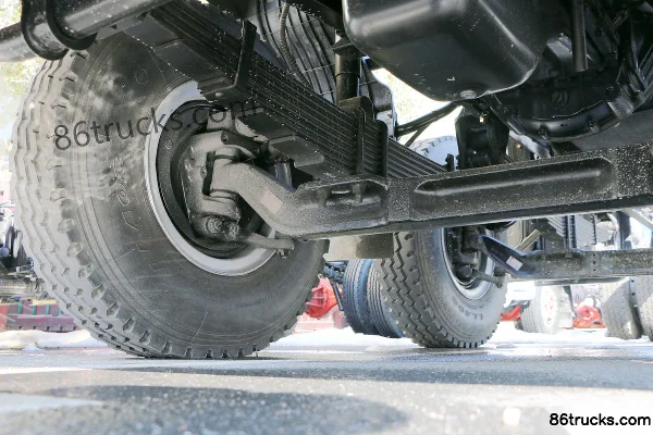SAIC Hongyan Genlyon M500 390hp 8X4(12 wheels) Powder Material Transport Truck Chassis (2) | 86Trucks