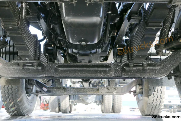 SAIC Hongyan Genlyon M500 390hp 8X4(12 wheels) Powder Material Transport Truck Chassis (1) | 86Trucks