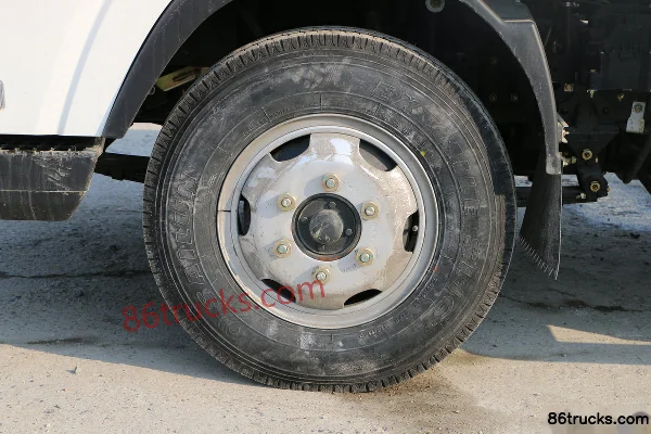 FAW Hongta FAW Jiefang Gongshi 156hp 4X2(6 wheels) 3.79m Extended Cab Flatbed Light Truck Chassis (2) | 86Trucks