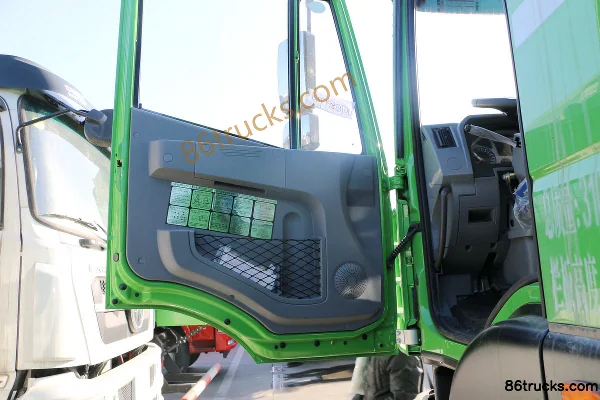 SAIC Hongyan New King Kong M500 330hp 8X4(12 wheels) 7.2m LNG Dump Truck Cab (1) | 86Trucks