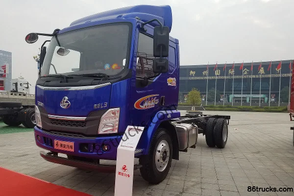 Dongfeng Liuqi Chenglong L3 160hp 4X2(6 wheels) 5.8m Semi-row Flatbed Cargo Truck Exterior (2) | 86Trucks