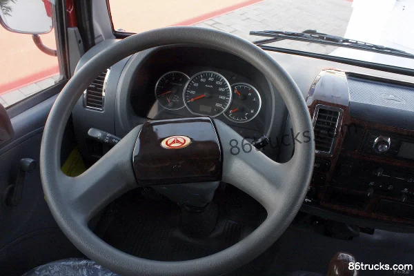 Beijing Qilong 103 hp 4X2(6 roues) 4.25m Single Row Flatbed Light Truck Cabine (3) | 86Trucks
