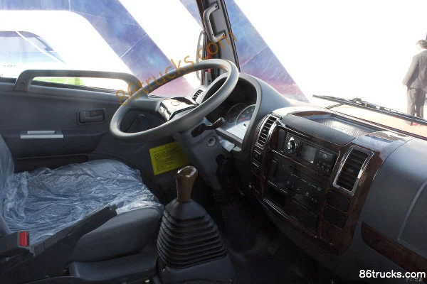 Beijing Qilong 103 hp 4X2(6 roues) 4.25m Single Row Flatbed Light Truck Cabine (2) | 86Trucks