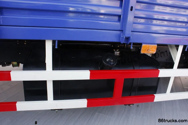 Beijing Qilong Medium Truck 136 hp 4X2(6 wheels) 6.2m Sideboard Cargo Truck Chassis (1) | 86Trucks