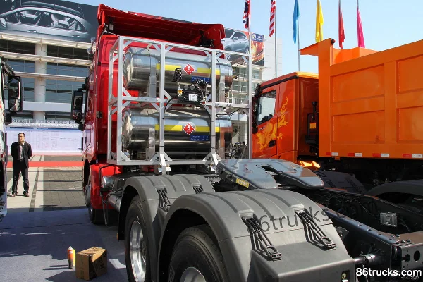 Beiben V3 Heavy Truck 330hp 6X4(10 wheels) LNG Tractor Truck Chassis (2) | 86Trucks