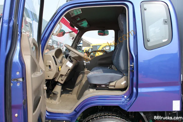 Foton Aoling CTX 154hp 4X2(6 wheels) 4.8m semi-row van cargo truck Cab (2) | 86Trucks