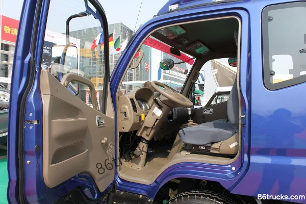 Foton Aoling CTX 154hp 4X2(6 wheels) 4.8m semi-row van cargo truck Cab (1) | 86Trucks