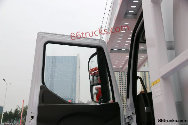 Dongfeng Liuqi Chenglong T5 heavy truck 270hp 4X2(6 wheels) vehicle transport long-nose tractor truck Cab (2) | 86Trucks