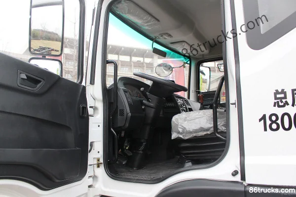 Dongfeng Duolika D9 210hp 4X2(6 wheels) Washing and Sweeping Truck (Zhonglian Brand) Cab (1) | 86Trucks