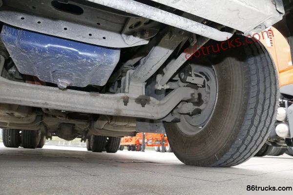 Dongfeng Liuqi Chenglong T7 Heavy Truck 550 hp 6X4(10 wheels) Long-Nose Tractor Truck Chassis (2) | 86Trucks