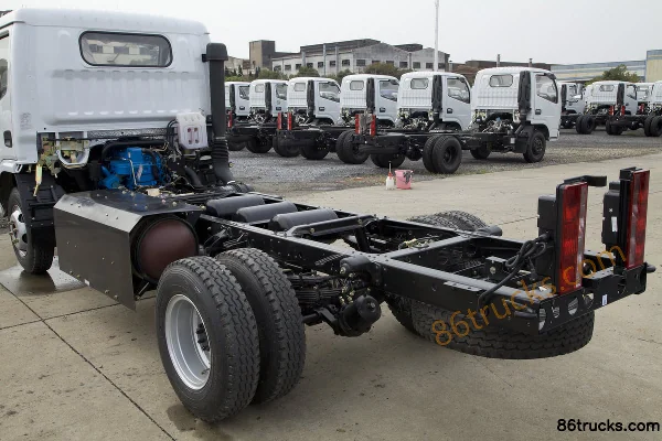Dongfeng 114 hp 4X2(6 wheels) 4.15m CNG single-row flatbed light truck Chassis (3) | 86Trucks