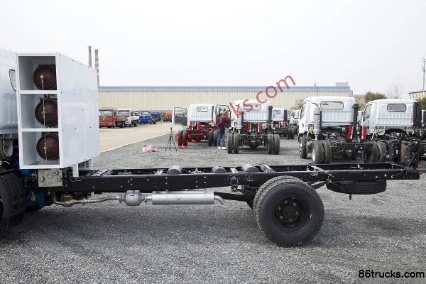 Dongfeng 143 ch 4X2(6 roues) camion porteur à ridelles à cabine simple 5,14 m CNG (2) | 86Trucks