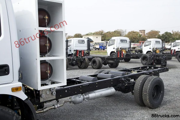 Dongfeng 143 ch 4X2(6 roues) camion porteur à ridelles à cabine simple 5,14 m CNG (1) | 86Trucks