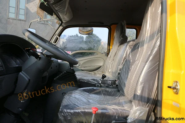 Dongfeng Furuika R7 143hp 4X2(6 wheels) 5.1m dump truck Cab (3) | 86Trucks