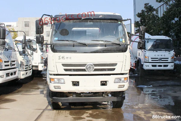 Dongfeng Teshang 140 hp 4X2(6 wheels) 3.3m³ concrete mixer truck (EQ5165GJBFV1) Exterior