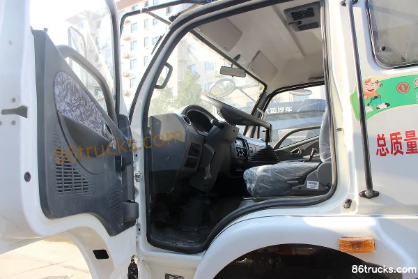 Dongfeng Teshang 140 hp 4X2(6 wheels) 3.3m³ concrete mixer truck (EQ5165GJBFV1) Cab (1) | 86Trucks