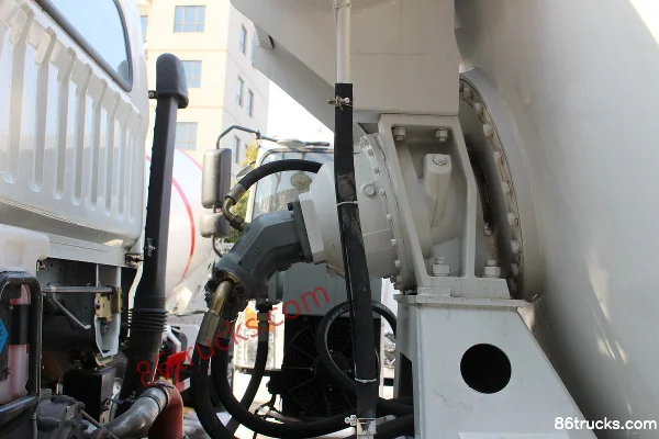 Dongfeng Teshang 140 hp 4X2(6 wheels) 3.3m³ concrete mixer truck (EQ5165GJBFV1) Body (2) | 86Trucks