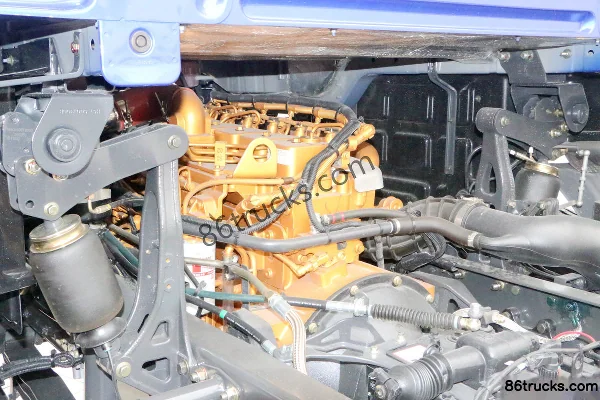 Dongfeng Liuqi Chenglong H5 Medium Truck 220 hp 4X2(6 wheels) 9.8m Van Cargo Truck Chassis (3) | 86Trucks