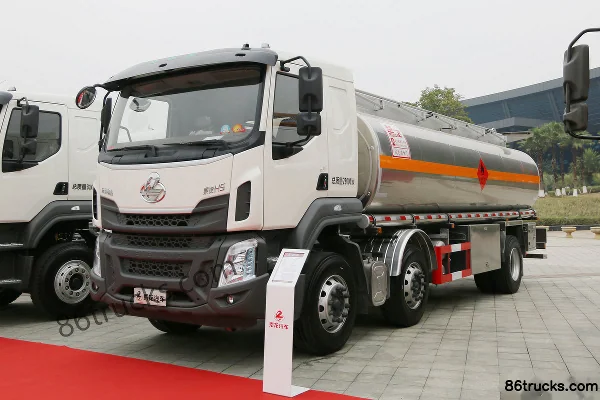 Dongfeng Liuqi Chenglong H5 240 ch 6X2(8 roues) camion citerne à carburant (marque Chufei) Extérieur (3) | 86Trucks