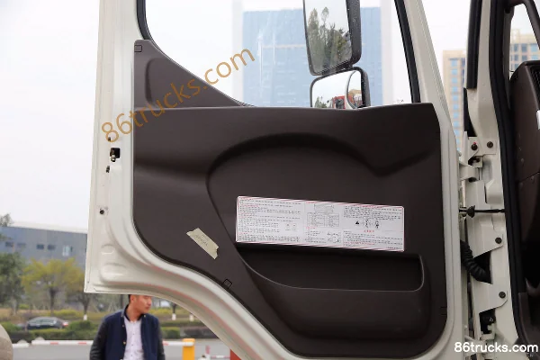 Dongfeng Liuqi Chenglong H5 310hp 6X4(10 wheels) 5.4m dump truck Cab (3) | 86Trucks