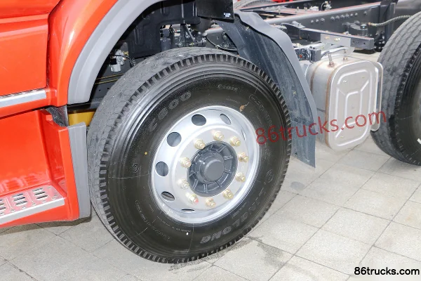 Dongfeng Liuqi Chenglong H5 Medium Truck 240 hp 6X2(8 wheels) 9.6m Van Cargo Truck Chassis (3) | 86Trucks